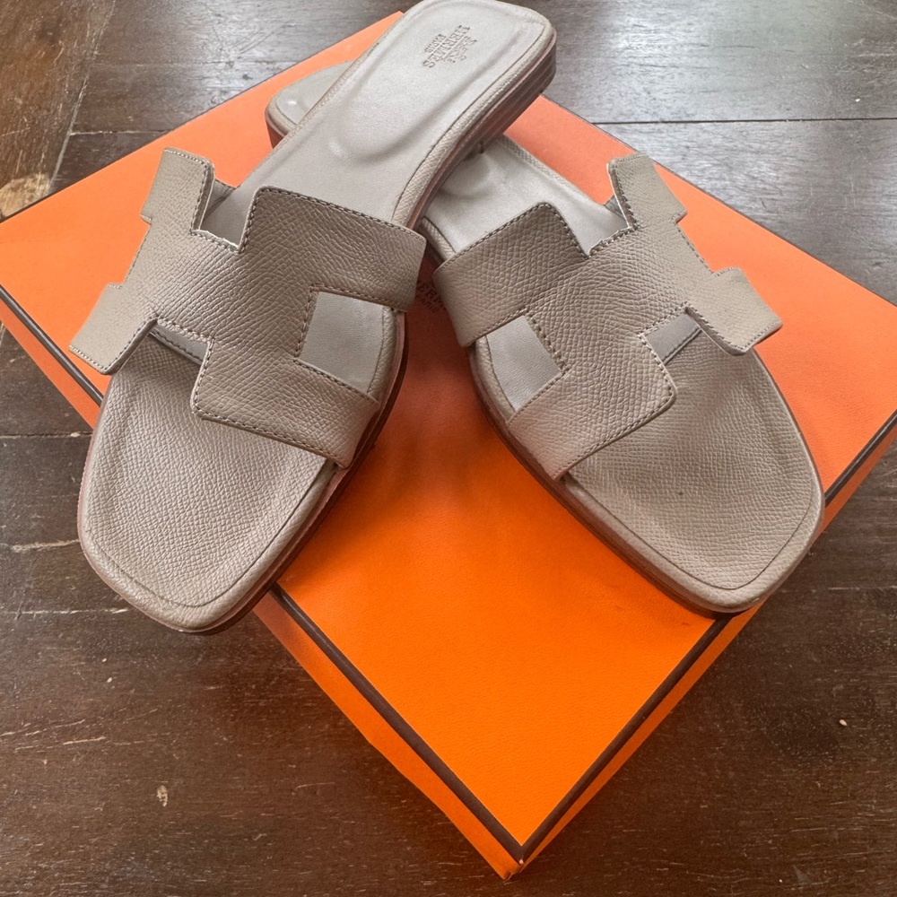 Hermès Beige Leather Sandals